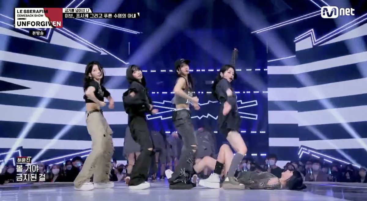 P0bBase's tweet photo. Hype even gave them blackpink's 2016 dance #BOOMBAYAH
Kpopies are shocked how hype is so focused on blackpink even from their debut and try its best to make its gg like blackpink https://t.co/nygVbGBgXX