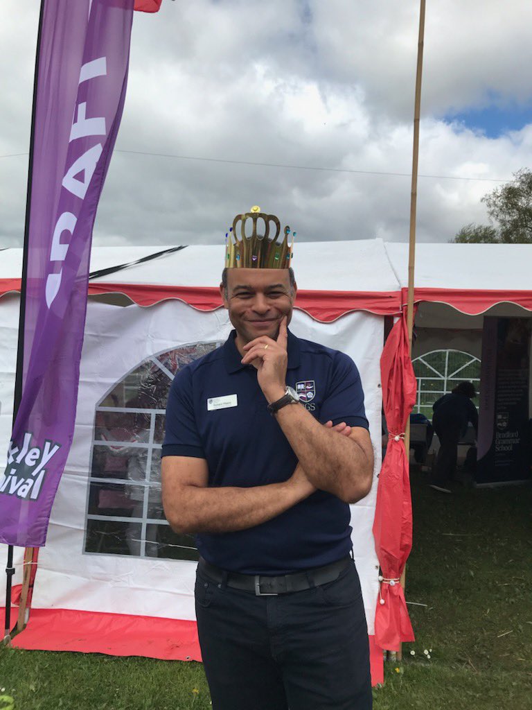 Mr @RRibeiro_BGS couldn’t resist getting involved and decorating a crown!