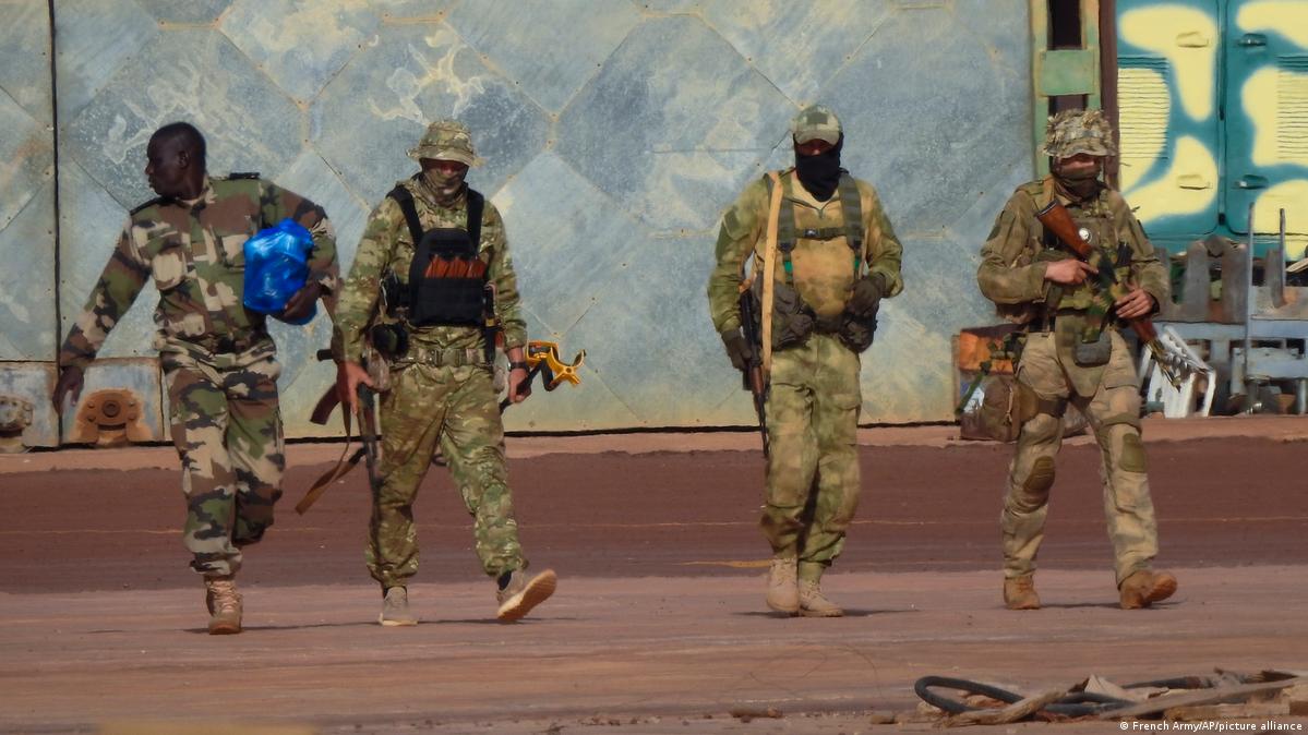 moloubakotty's tweet photo. 3-3) Ps : Le Mali avance à grande #vitesse, vous êtes #vaincus à jamais au nom de cette union autour des @FAMa_DIRPA 

#Nous_sommes_le_Mali 🇲🇱
#Les_FAMas_notre_Fierté ✊🏿 https://t.co/LvsaLhI4dC