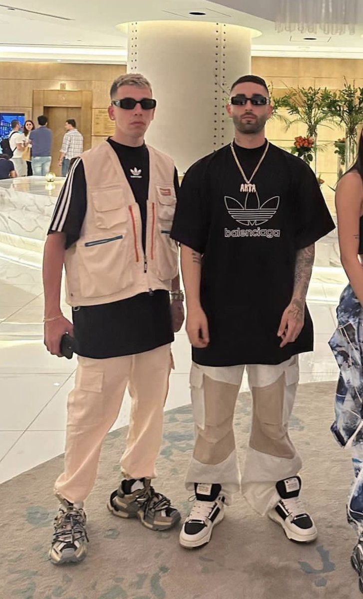 فک کنم ارتا و کوروش وقتی میرن مغازه میگن سلام داداش کسشر جدید چی داری