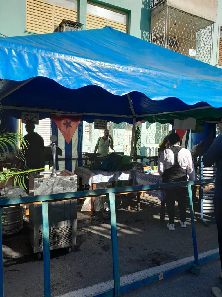 GastronomiaPinar, nuestras carpas se alistan para prestar servicio gastronómico en saludo  a los festejos por el 1 de Mayo.
#gastronomiapinar 
#TrabajamosConElCorazón 
#JuntarYVencer