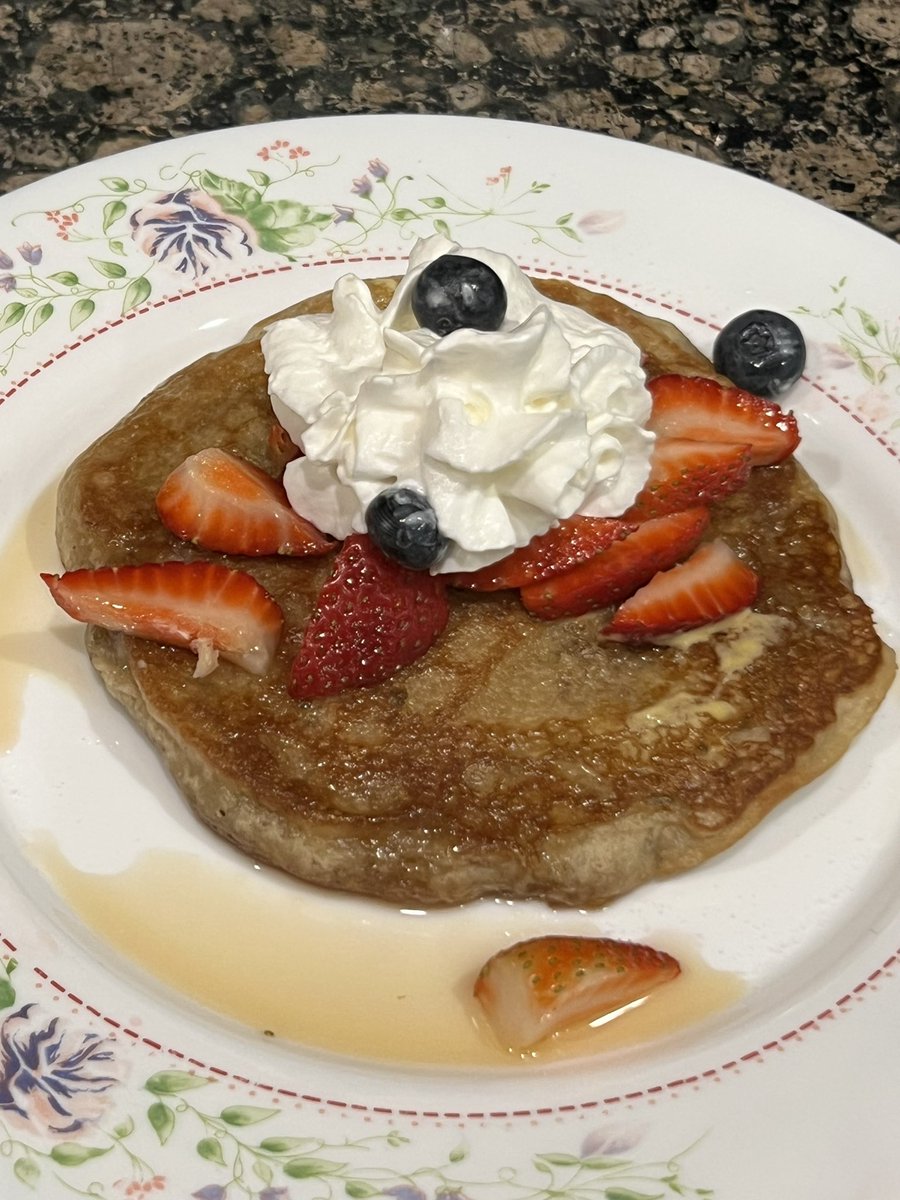Karmanaa's tweet photo. Next time you think #SAHM’s sit around, remember this. 
#breakfast #mealsfromscratch #sahmlife #alwaysbusy #homechef #norecipeneeded #happyhubby #wellfedfamily #goodfood #yum https://t.co/SU3o1XwJPq