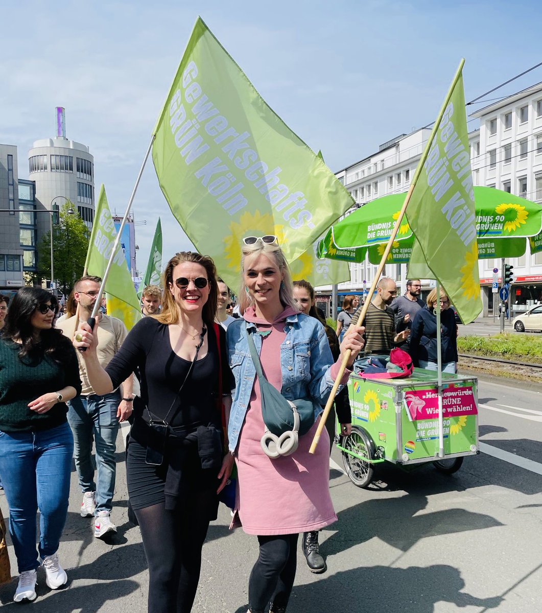 Greens out in the streets for the 1st May 💚💪🏼

In Cologne and all across Europe we fight for fair wages and good work.

For justice. For equality. For solidarity.

#LabourDay #1Mai