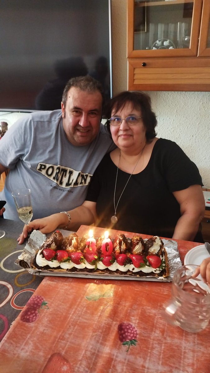 familiaestepa's tweet photo. Hoy hace 30 años que unimos nuestras vidas y además de la compañía no podíamos tener mejor regalo que el que nos ha hecho el cadet 1 fem del @BasketAlmeda , una felicidad inmensa por lo que significa el día en todos los aspectos. Que afortunados somos. https://t.co/KbbX8LbvbW