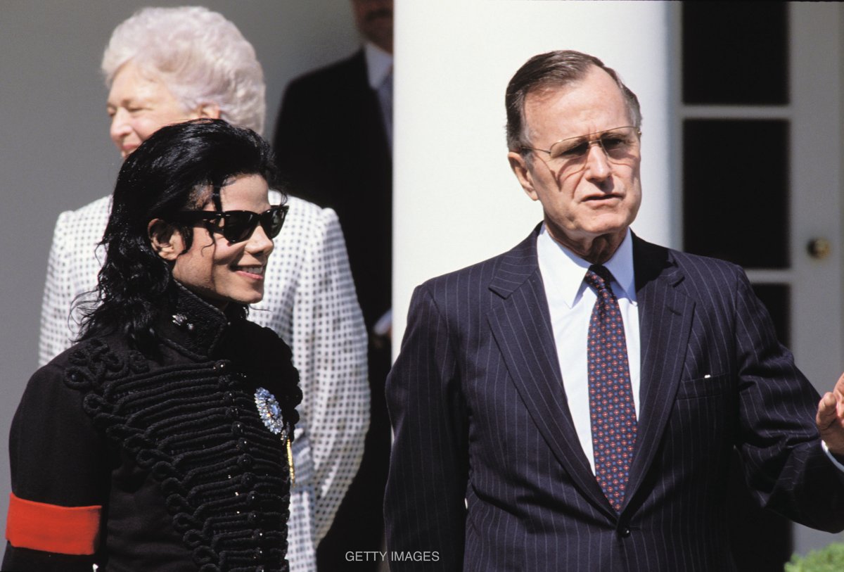 michaeljackson's tweet photo. Michael at The White House in 1990 with President George H.W. Bush. On this date in 1992, Michael returned to Washington D.C. and was recognized for his philanthropy during the President's Annual Points of Light Awards. #MJHumanitarian https://t.co/ZliGej6paf