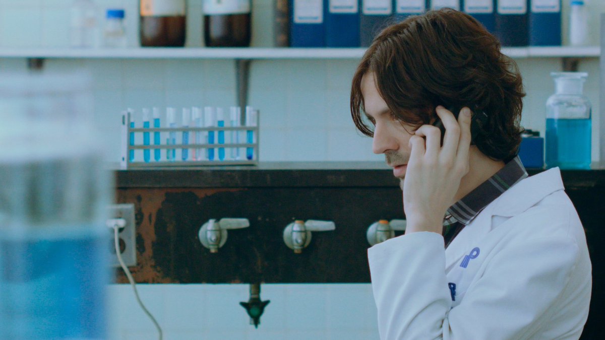 Feliz #diadeltrabajador para Andrés Bravo. Las circunstancias no le permiten vivir de lo que más le gusta, pero con ese otro trabajo se financia su pasión por la música.
¿Te suena conocida esta situación?
Esta película es para ti.

#yoylasbestias AHORA EN CINES 🇻🇪

<a href="/trasnochocult/">Trasnocho Cultural</a>