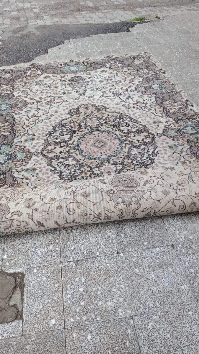 UnluNevra's tweet photo. Maalesef hali ilanıma hiç dönüş olmadı..🥺 ikinci el hali almak zorunda kalıyorum..Tanesi 350 TL..10 Tane gönderiyorlar şimdi..Lutfen odememe yardım eder misiniz.. https://t.co/QeiqkOcwSU