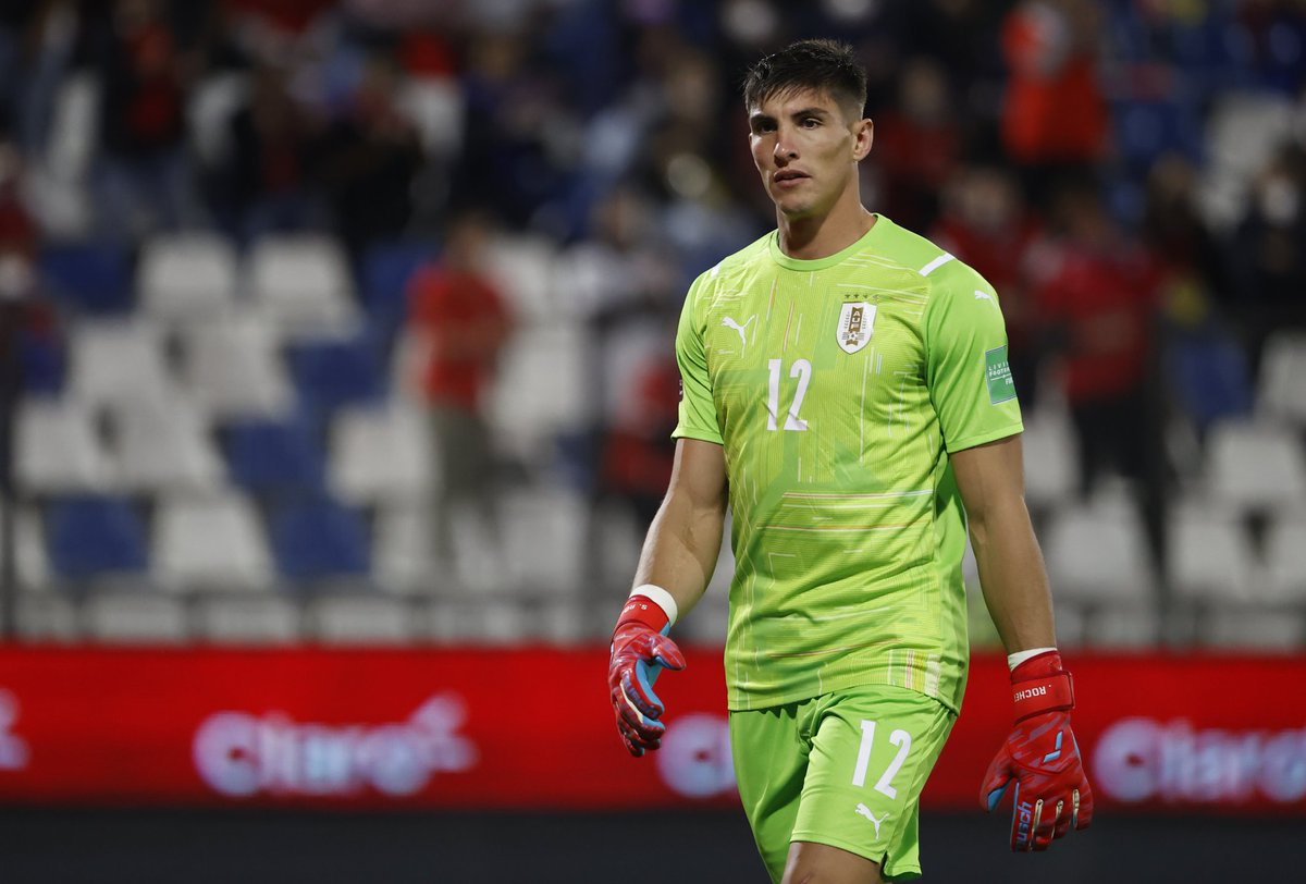 soccergfbpa's tweet photo. 🚨🚨🚨

Se Adriel for vendido, goleiro Sérgio Rochet é o primeiro nome na lista do Grêmio.

Contrato do uruguaio com o Nacional termina em dezembro de 2023.

🗞 @eduardogabardo | GZH https://t.co/pkktSH2gV7