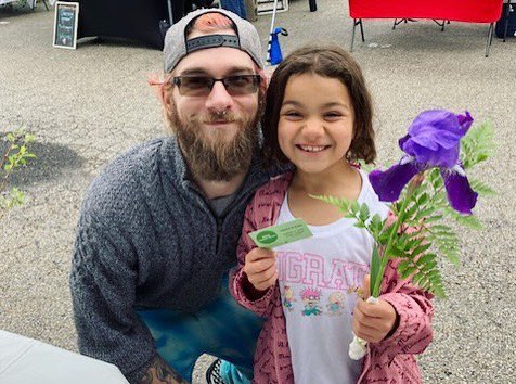 We had such a beautiful time on opening day at the #farmersmarket on Saturday. Looking forward to another flower-filled weekend 💐

#flowersmakepeoplehappy  #flowers #bouquets #mhjgardendesign