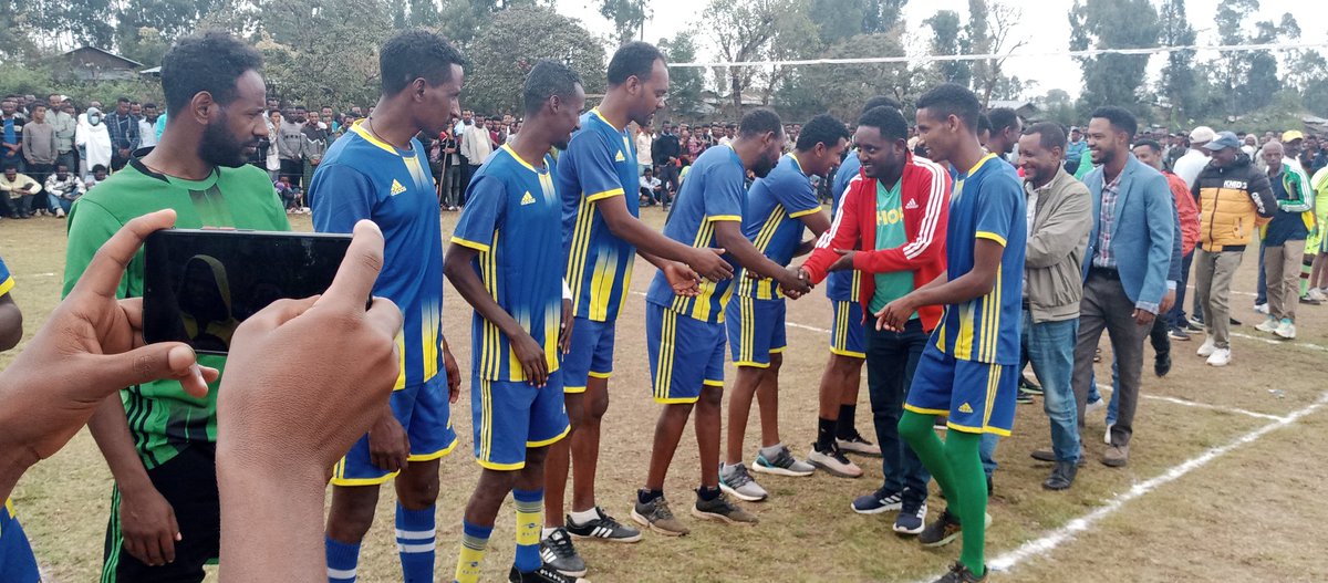 ankeshacom12's tweet photo. ⚽ #በቮሊቦላ  
አንከሻ ጓጉሳ ወረዳ እንጅባራ ዩንቨርስቲን 3ለ2 በማሸነፍ  የ2015 ዓ/ም 11ኛው መላው የአዊ ብሔረሰብ አስተዳደር የመንግስት ሰራተኞች ስፓርት ውድድር ዋንጫን አንስቷል። እንጅባራ ዩኒ���ርስቲ እና አዮ ጓጉሳ ወረዳ 3ኛና 3ኛ ደረጃ ይዘዋል። https://t.co/vYOT1BnmTE