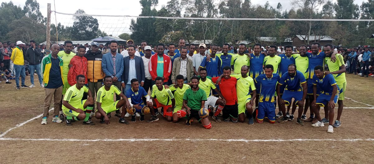 ankeshacom12's tweet photo. ⚽ #በቮሊቦላ  
አንከሻ ጓጉሳ ወረዳ እንጅባራ ዩንቨርስቲን 3ለ2 በማሸነፍ  የ2015 ዓ/ም 11ኛው መላው የአዊ ብሔረሰብ አስተዳደር የመንግስት ሰራተኞች ስፓርት ውድድር ዋንጫን አንስቷል። እንጅባራ ዩኒ���ርስቲ እና አዮ ጓጉሳ ወረዳ 3ኛና 3ኛ ደረጃ ይዘዋል። https://t.co/vYOT1BnmTE