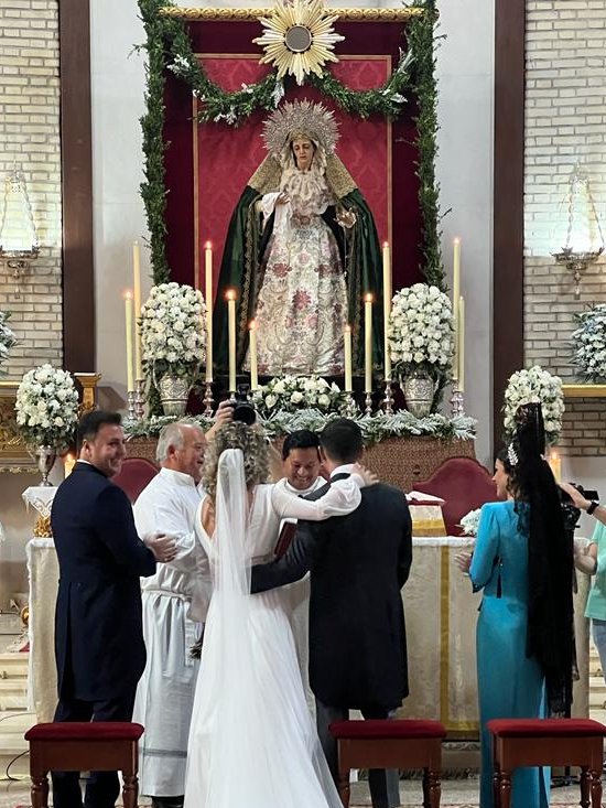 En el día de ayer, domingo 30 de abril, ha contraído matrimonio nuestro hermano número 1, Ángel Luis, con su ya esposa Lola, ante la Sagrada Imagen de María Santísima de Gracia y Esperanza. 

Le pedimos a Ella y al Señor del Huerto colme al nuevo matrimonio de gozo y felicidad.