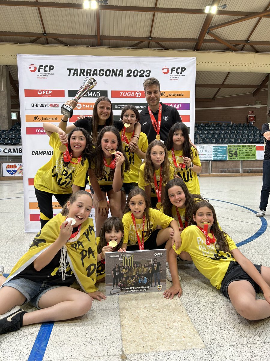 14siigrid's tweet image. Molt contenta pel treball de totes les nenes durant el Campionat. Al final, l’esforç dona la seva recompensa. CAMPIONES DE CATALUNYA 🥇🏆