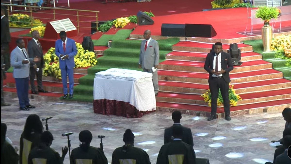 LFCGoshen's tweet photo. "May this prophetic mantle mark you out as a winner indeed. No one here shall be an onlooker in this Commission anymore. Every grace of God at work in my life, I freely release them to you."~Bishop David Oyedepo
#LiberationMandateAt42
#LiberationService
#CovenantHighways https://t.co/djefQl5lIi