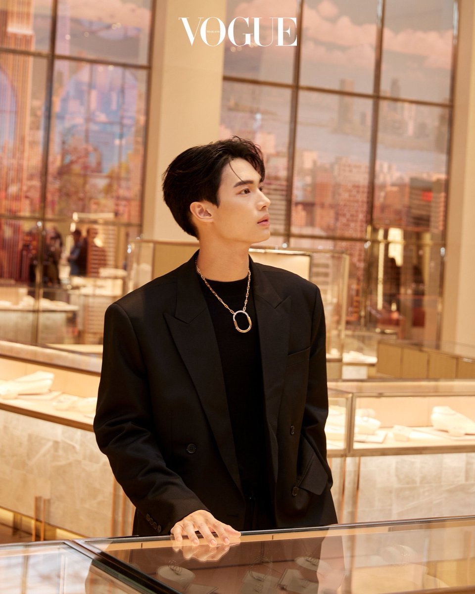 alittlekid5's tweet image. ขอชื่นชมพี่วินลงเครื่องพร้อมทำงาน วันต่อมาถ่ายแบบ เย็นร่วมงาน หน้ากล้องคือยิ้มสดใส มืออาชีพมากครับกับการเดินทาง 20 ชั่วโมง การไป NYC คุ้มค่ามาก👍👍🐰💚✨️💎
WIN AT TIFFANY LANDMARK
#TiffanyAndCoxWIN
#TiffanyAndCo 
#TheTiffanyLandmark 
#winmetawin @winmetawin