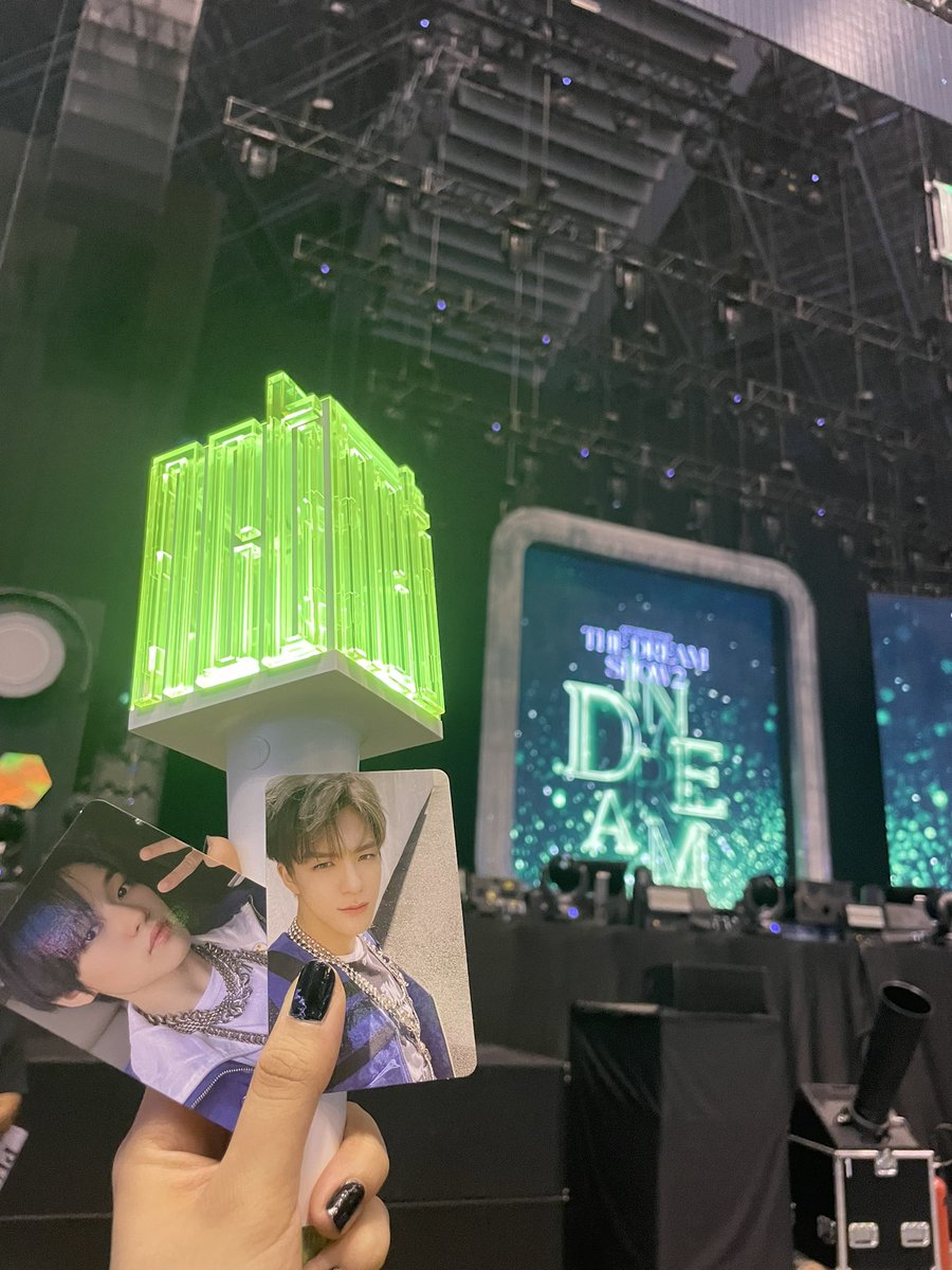 jenchenarchive's tweet photo. they dont know im literally jenle archive 

#TDS2inSG #THEDREAMSHOW2_in_SINGAPORE https://t.co/trJyU44IXF