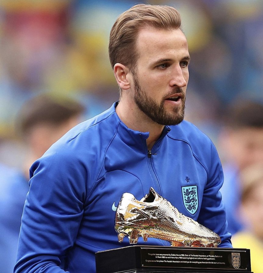 twalib20's tweet photo. "Kwa umri wake Harry Kane kwenda Manchester United amechelewa"
Tigana Lukinja - #sporthq https://t.co/OWuQB8EWUi