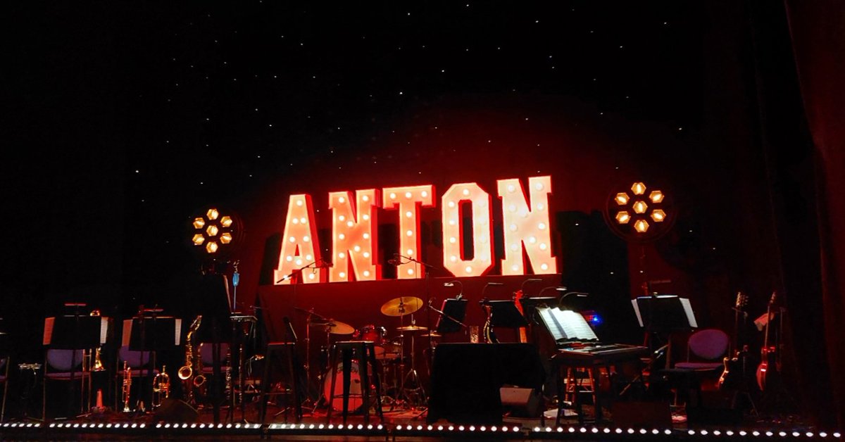 MirandaPearce's tweet photo. Went to see @TheAntonDuBeke @Everymanchelt 
Glad it's a Bank Holiday today, as I'm exhausted through laughter &amp; sheer enjoyment.
Brilliant band, anecdotes, singing and dancing - Just uplifting, fun, joyous &amp;  beautiful. I'll go again!! https://t.co/zuKqH0TLhw