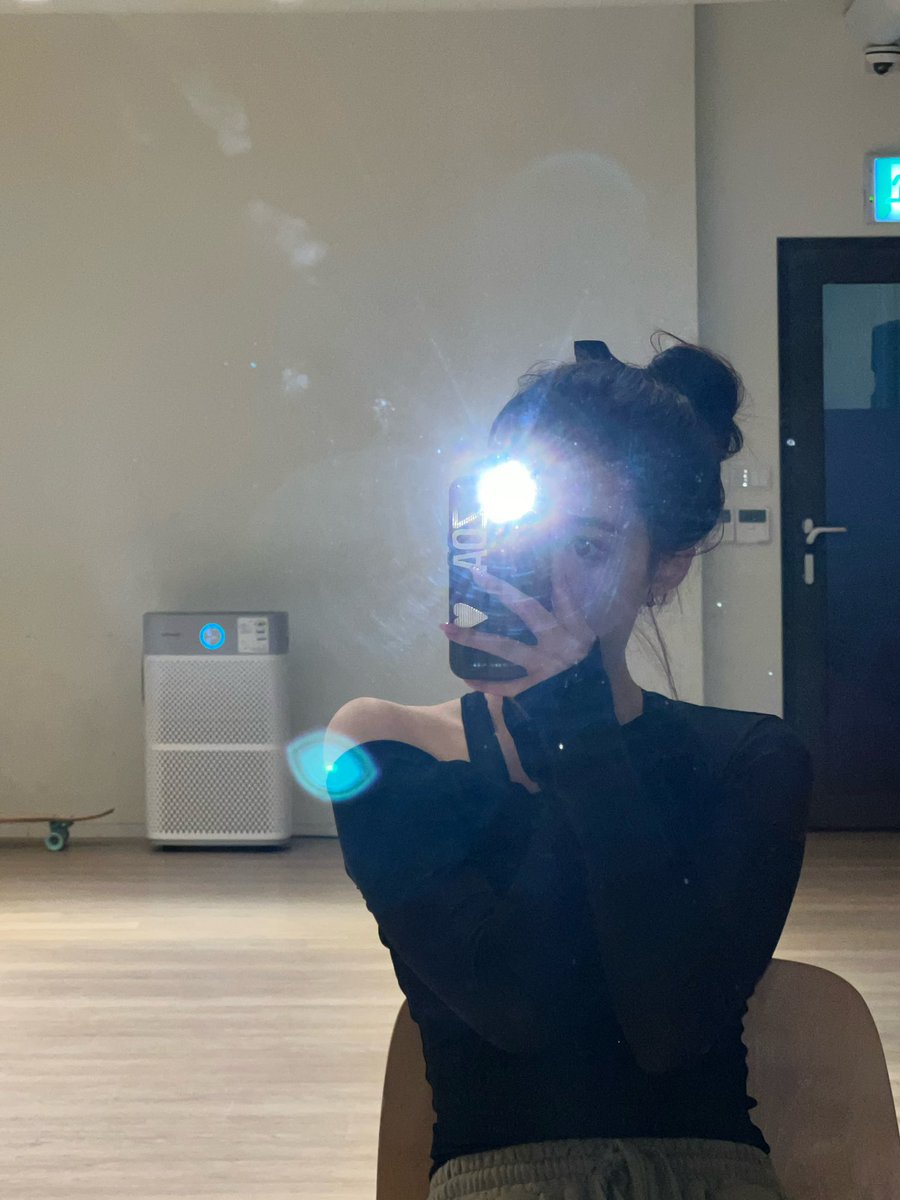 wklybbl's tweet photo. 230501 🦌 6pm kst https://t.co/As1jAE2k3h