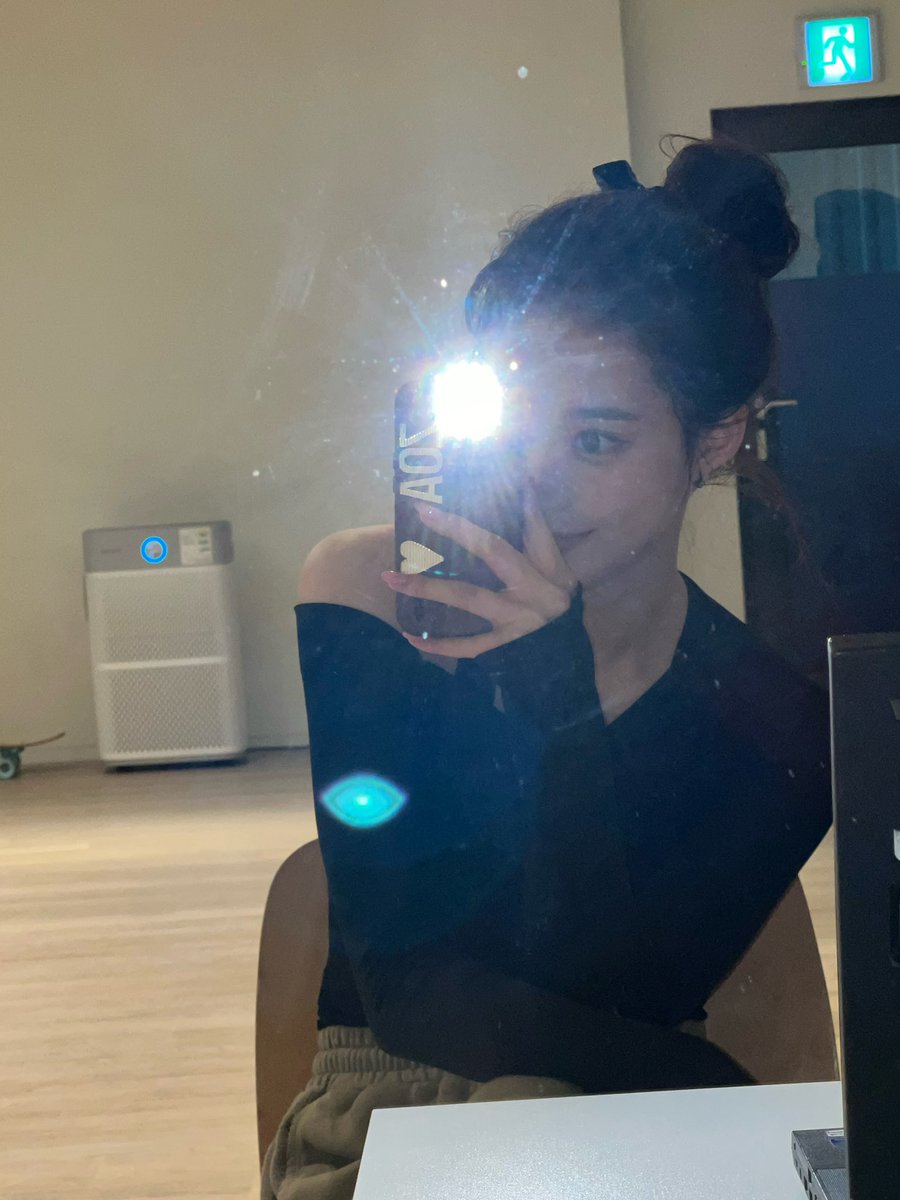 wklybbl's tweet photo. 230501 🦌 6pm kst https://t.co/As1jAE2k3h