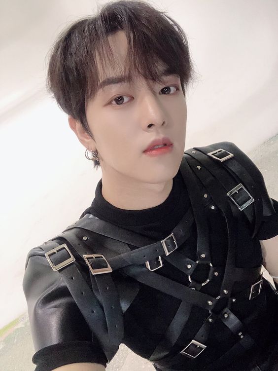 chill_june_moon's tweet photo. Ravn pspsppspspsps come here ๐โโฌ๐พ
#JUSTICEFORRAVN
#๋ ์ด๋ธ์ดJUSTICE๋ค๊ณ ํด์๋ง์ด์จ๊ฐ๋๋ค
#RAVN
@RBW_OfficialTwt https://t.co/Hcr3uRLK80