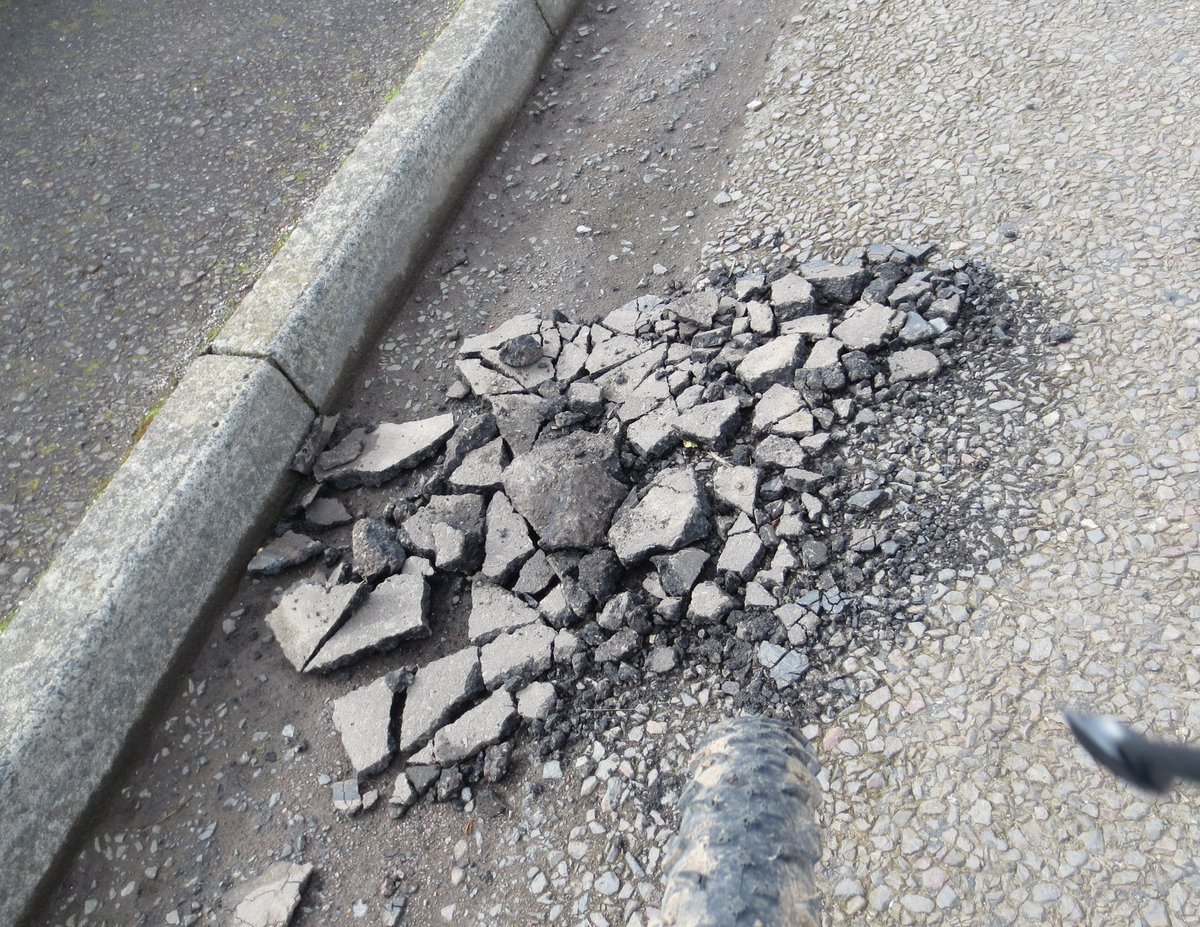 dmsk1313's tweet photo. @DundeeSat @DickWinchester "The UK... doubling down on building ERS systems" 😂

Your local authority throwing gold at clownshoes to wreck roads by "repairing" them 😂 https://t.co/iP7J3eHmb0