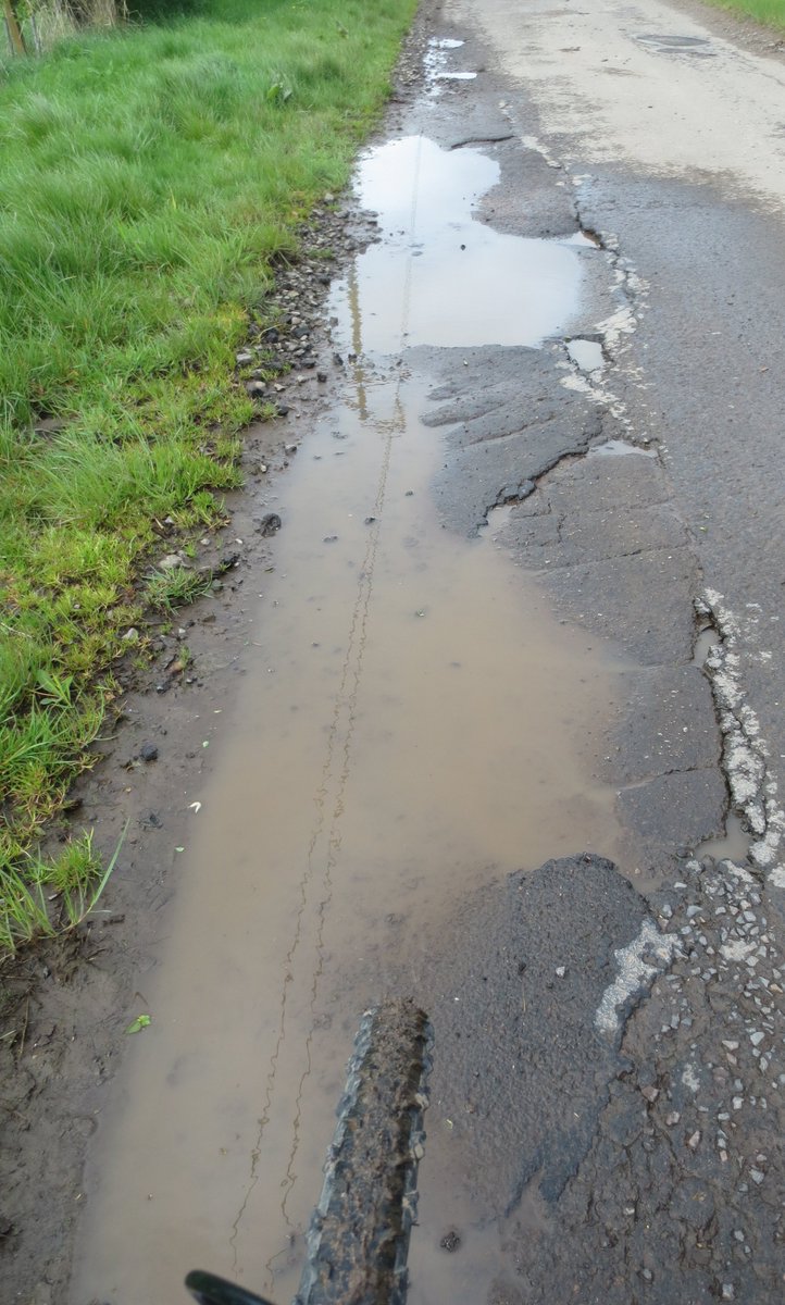 dmsk1313's tweet photo. @DundeeSat @DickWinchester "The UK... doubling down on building ERS systems" 😂

Your local authority throwing gold at clownshoes to wreck roads by "repairing" them 😂 https://t.co/iP7J3eHmb0