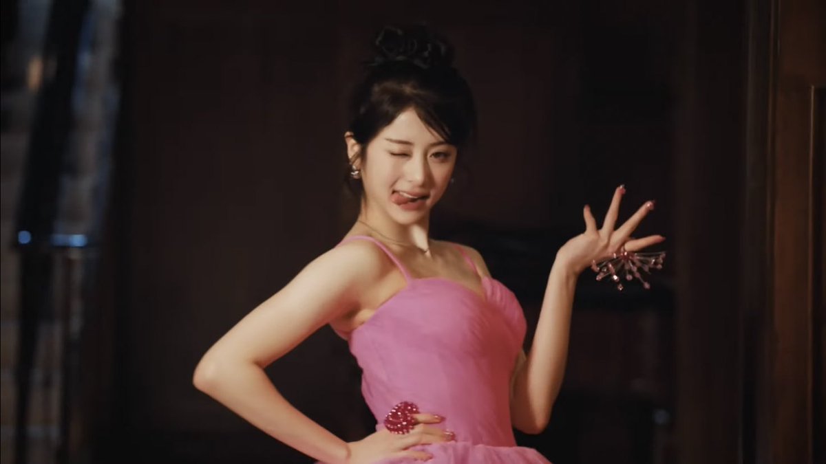yunjin pics tweet media