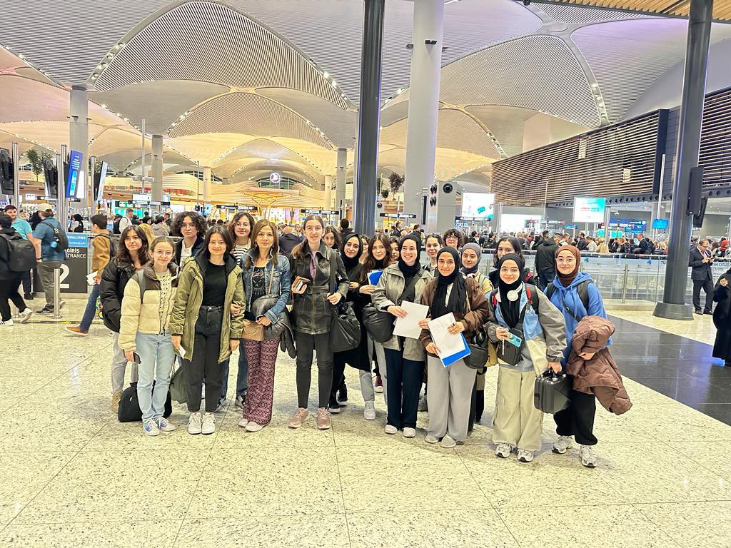 🇹🇷🇪🇺 AB Erasmus Akreditasyon Okul Eğitimi kapsamında öğrencilerimizin "Uzun Dönemli Hareketlilikleri" Romanya’da başladı.

#KA121 #SCH
<a href="/tcmeb/">Millî Eğitim Bakanlığı</a> <a href="/prof_mahmutozer/">Mahmut Özer</a> <a href="/memleventyazici/">Levent Yazıcı</a>  <a href="/ulusalajans/">Türkiye Ulusal Ajansı 🇹🇷 Turkish NA</a>
<a href="/ilkerastarci/">İlker Astarcı</a> <a href="/istanbulilmem/">İstanbul İl Millî Eğitim Müdürlüğü</a>