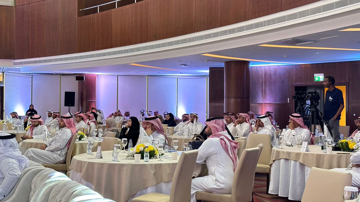 #يحدث_الآن 
#ملتقى_اللجنة_العمالية_السنوي
برعاية وزير الموارد البشرية الدكتور أحمد بن سليمان الراجحي
اللجنة الوطنية العمالية تحتفل باليوم العالمي للعمال 2023
في الملتقى السنوي
بالتزامن مع اليوم العالمي للعمال 
اليوم الأثنين  1 مايو 2023
صاحب الملتقى استعراض أبرز 
التجارب وقصص