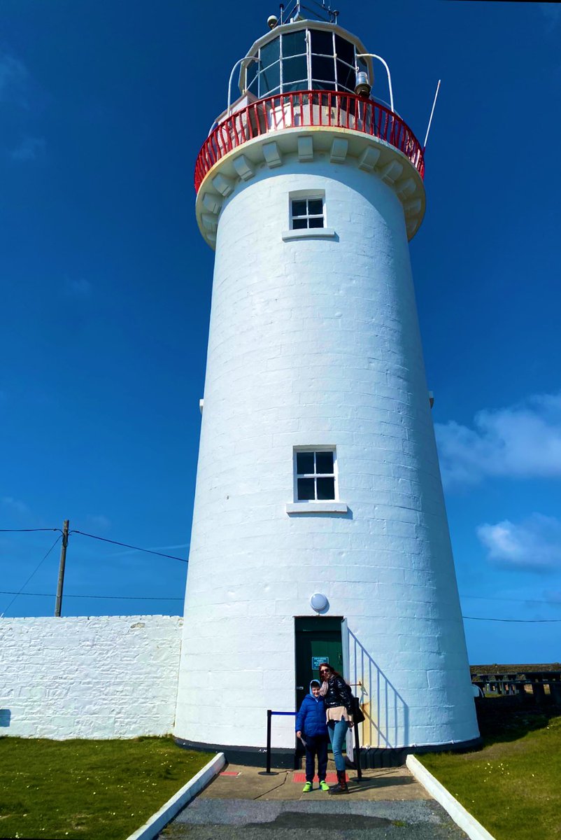 karenievers's tweet photo. #OTD May 1, 1854 at sunset, the fixed light at @LoopHeadLH went on for the first time. The 23 m. tower was designed by George Halpin Sr (died July 1854). By 1869, light went from fixed to flashing & in 1912 to 4 flashes every 20 seconds. Lighthouse converted to electric in 1971. https://t.co/EgVA8OuS8j