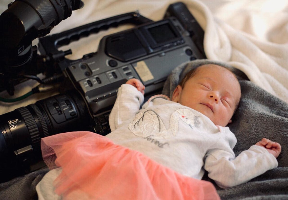 21 years ago, shooting at <a href="/Wimbledon/">Wimbledon</a> for <a href="/MultiChoiceGRP/">MultiChoice Group</a> with <a href="/JohnLaffnie/">John-Laffnie deJager</a> when he was the trainer of <a href="/Martina/">Martina Navratilova</a>.  I got that very same <a href="/Sony/">Sony</a>  DSR250 TV camera back many years later and when my eldest was born in 2019, I photographed her with it. 🥎♥️