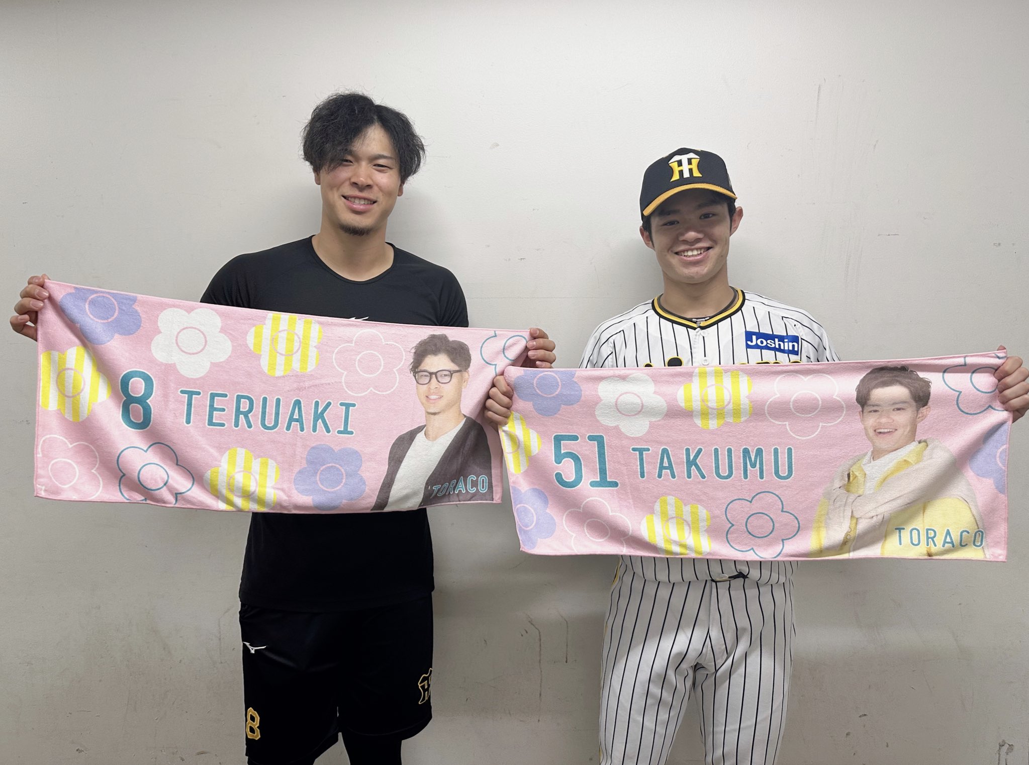 阪神タイガース ガラコロ A賞 ハートクッション 佐藤選手 タオル TORACO TORACO｜阪神タイガース公式サイト