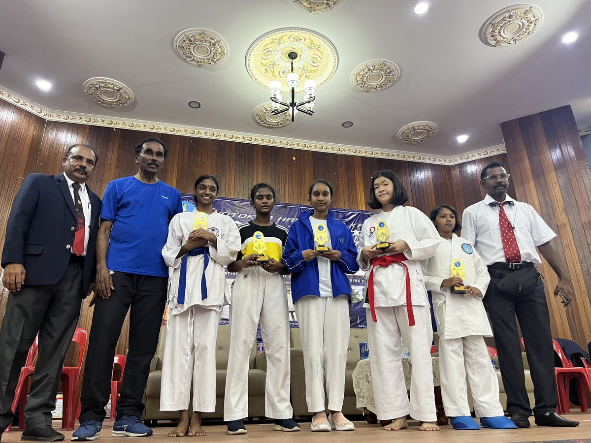 Stevensu3190's tweet photo. #PersatuanKarateDoShotokanNegeriPerak #karate #telukintankarate #karatedo #manjungkarate #perakkarate #japan #karateperak #karatecoach #martialart #judo #fitness #Coach #instructor 
#shotokankaratedoperak 
#霹雳国际空手道松濤館 
#霹雳州空手道 #霹雳州空手道松濤館 
#空手道松濤館 https://t.co/Gl6TOytMP3