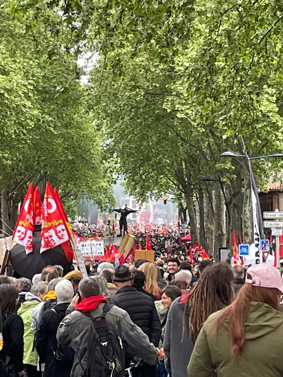 #Toulouse se réuni en masse contre la #reformedeseetraites en ce symbolique #1erMai