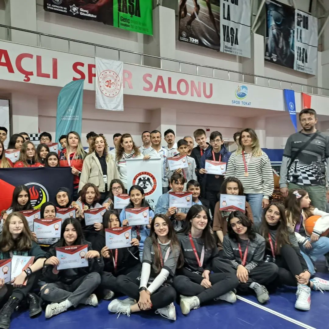 Okullararası Satranç Grup Yarışmaları sonunda okulumuz Satranç Takımı Genç Kızlar bölge 2.si olarak Haziran'da Türkiye Satranç Şampiyonasında ilimizi temsil edecektir.Sporcularımızı ve antrenorlerimizi kutlar Türkiye Şampiyonasında takımımıza başarılar dileriz.
