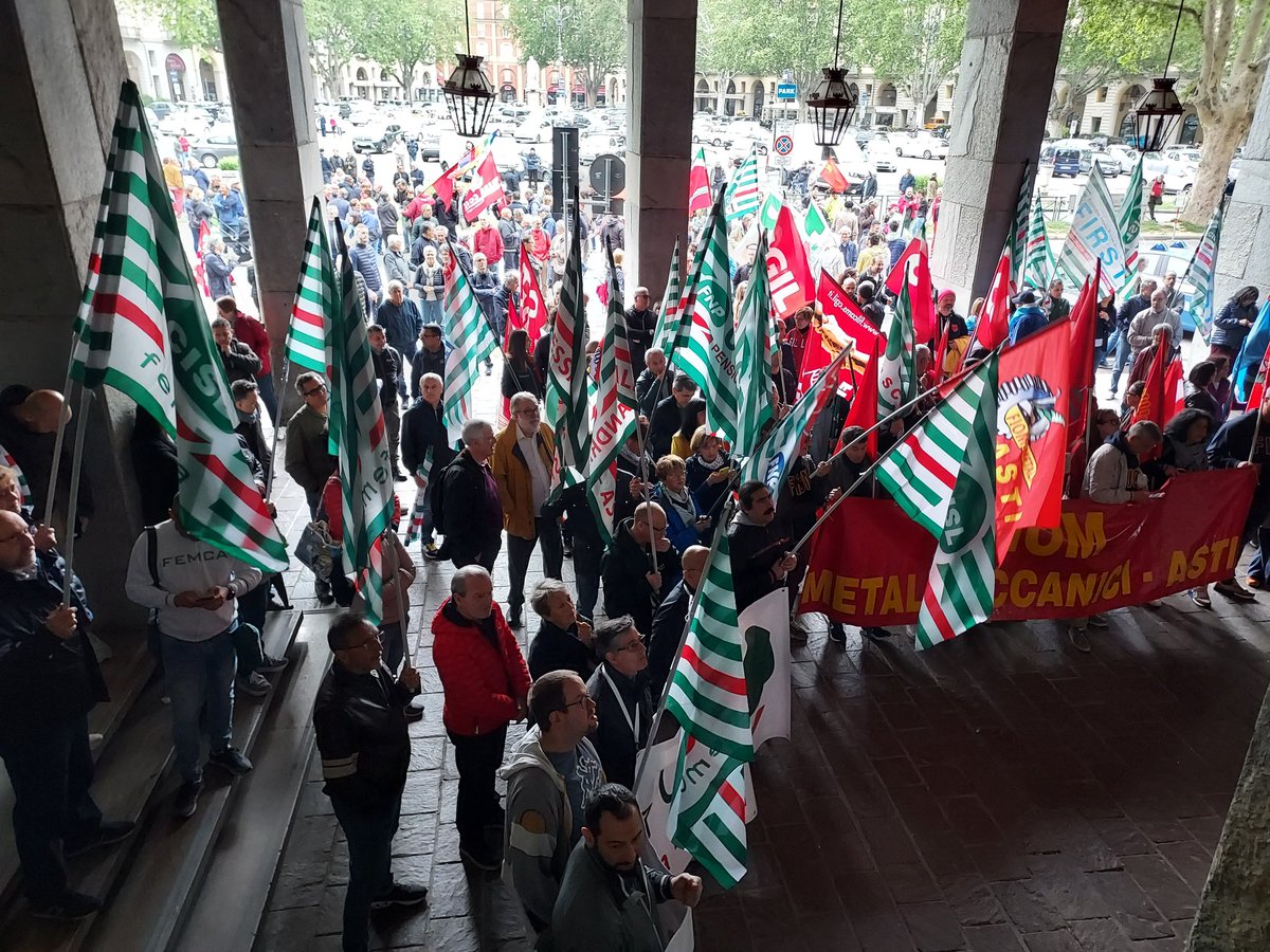 f_barelli's tweet photo. Primo Maggio 2023 ad Asti all'insegna dei diritti dei lavoratori https://t.co/Z9MyXNvqfp