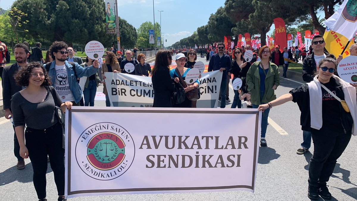 Sendika kortejimizle 1 Mayıs alanına yürüyüşümüz başlıyor!
Yaşasın 1 Mayıs!