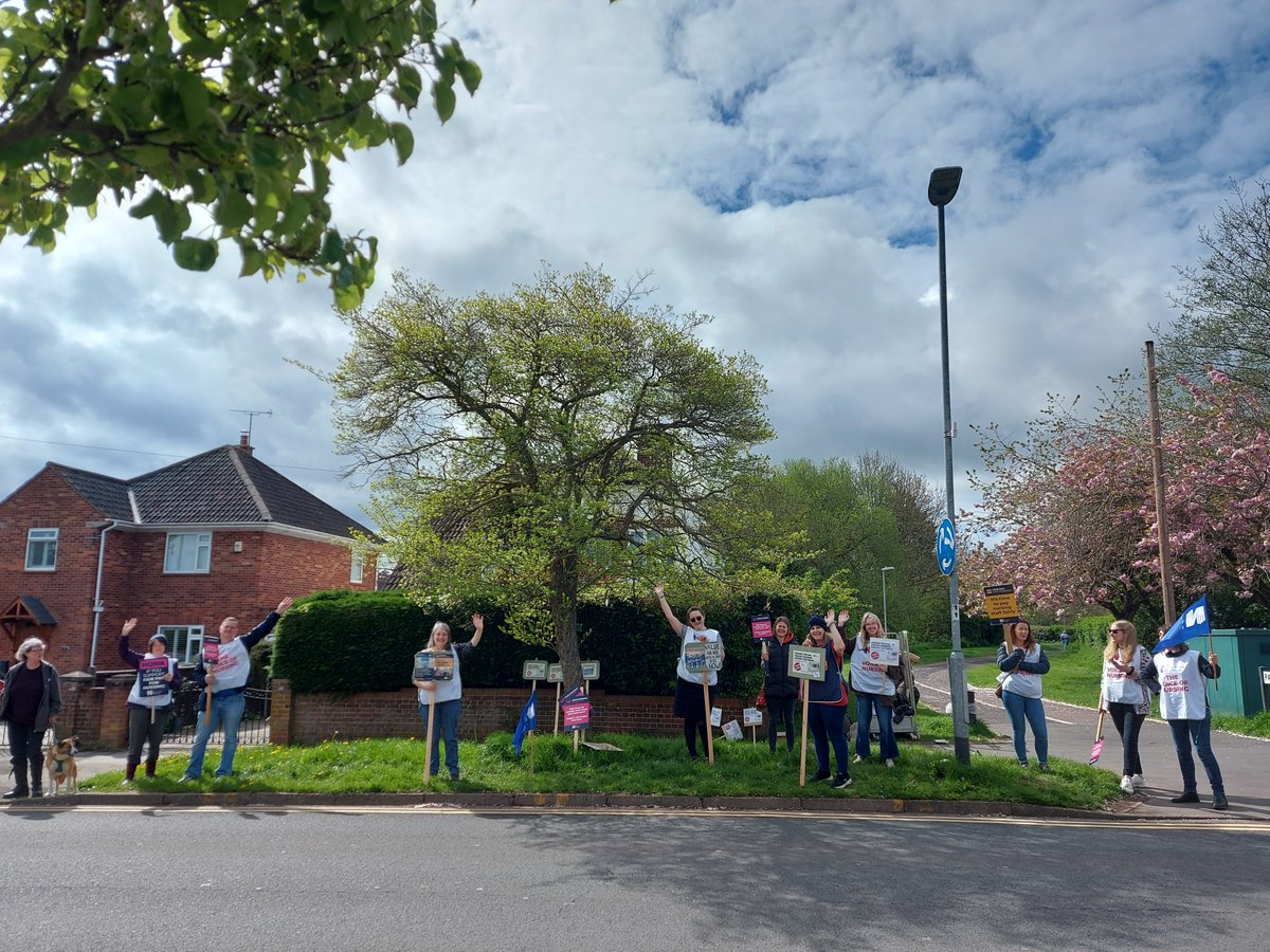 HMChadd's tweet photo. Lots of support for @RCNSouthWest members striking today in #Taunton. #FairPayForNursing #RCNstrike https://t.co/XJDGQwmc2e