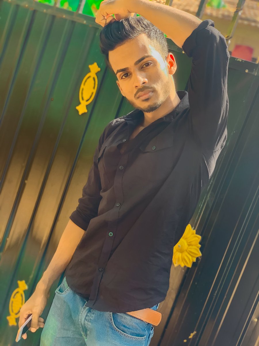 chamujith_c's tweet photo. Hey ❤️👀

#chamujithkumarasinghe #chamujith #chamu #Vavuniya https://t.co/slJEKjdr5H