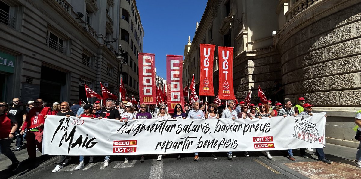 CCOOApunt's tweet photo. Aumentar salaris, baixar preus, repartir beneficis.
CCOOÀPunt al 1r. de Maig https://t.co/ppSc4fdDpq