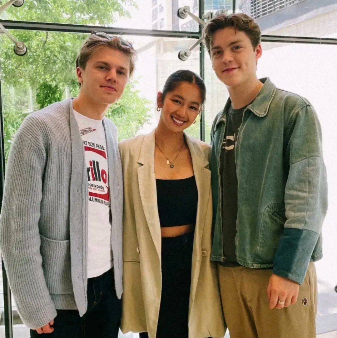 Official_NHCPH's tweet photo. @NewHopeGeorge and @NewHopeReece met @kaori_oinuma today. 🤍
#NHCShortFilmsPH #SchoolYear2007 https://t.co/96fsiGiNyd