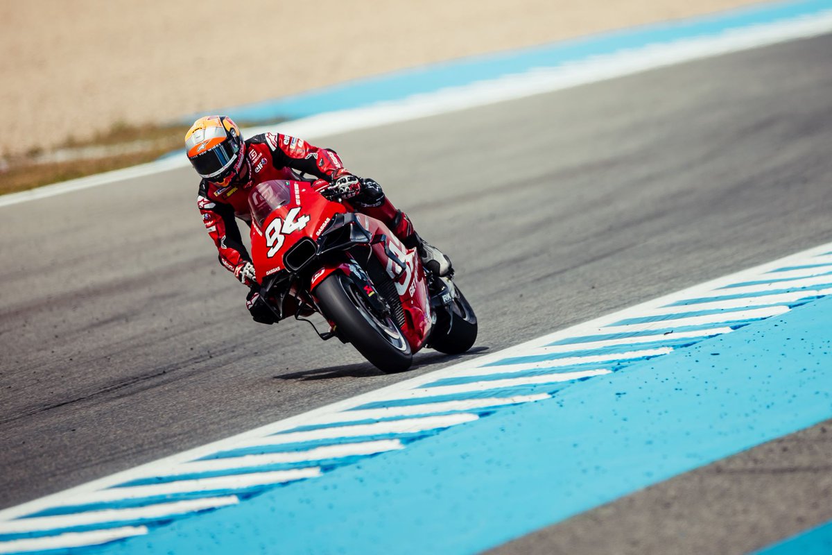 94jonasfolger's tweet photo. Test mode on again after a tough Sunday race but also trying to improve in some areas 

#SpanishGP #PostraceTest 🟢

#JF94 with #GASGASFactoryRacingTech3 at meanwhile sunny @circuitodejerez 

@MotoGP 
@Tech3Racing #KTM #RC16 
@alpinestars https://t.co/Cvb3uXRTwC