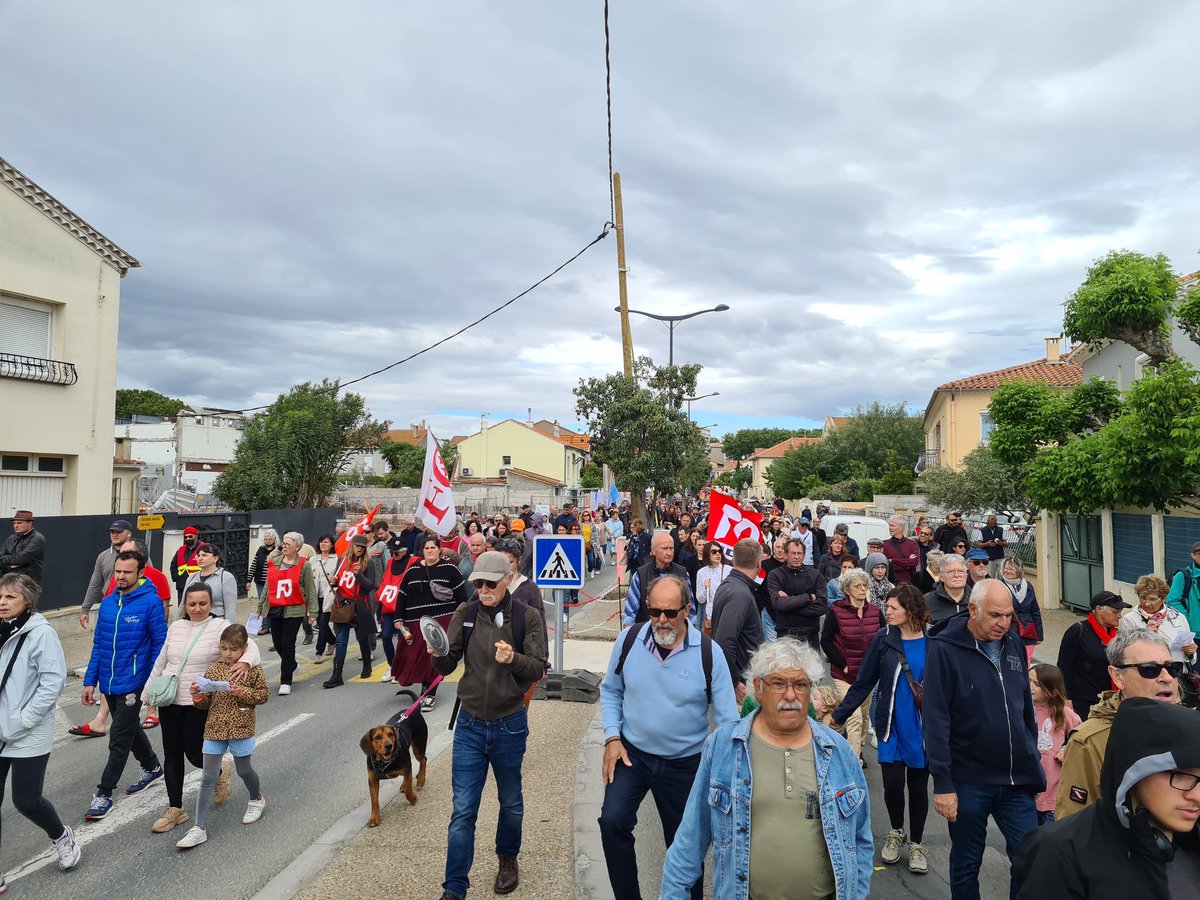 🔴 #ReformeDesRetraites : Environ 2 000 personnes sont présentes à #Narbonne, selon la #police et 2 500 pour les #syndicats 

#greve1ermai #Manif1erMai #blocagetotal #manifestations #fetedutravail