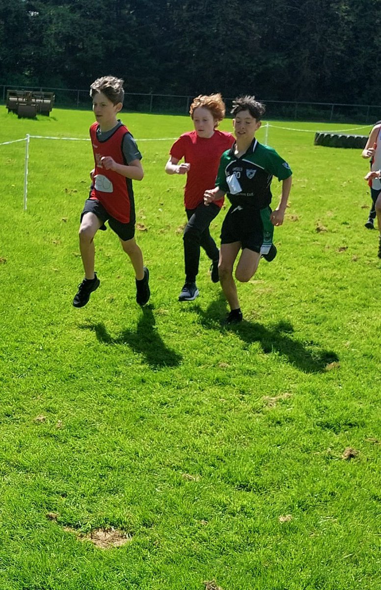 The 5th and 6th class athletics team had an amazing day out in ALSAA for the Fingal Cross Country Final. All of the boys did a fantastic job especially since it was their first time running 500 and 600 metres on the track! We are very proud of them 😁