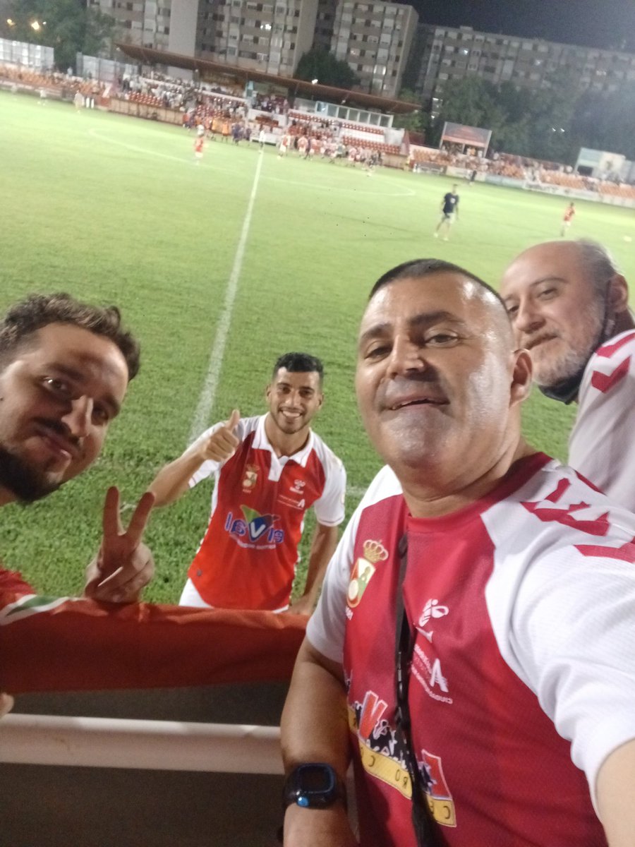 elmarcador2001's tweet photo. 99 años de pasión, 22 años a tu lado la peña, mas de 30 años algunos de sus socios.
Amor por unos colores, amor por una ciudad y amor por el 1er. equipo de esa ciudad  la @rsda_oficial .
A por el centenario todos unidos, mas fuertes para llegar donde nos merecemos. https://t.co/rPjbfiTkNo