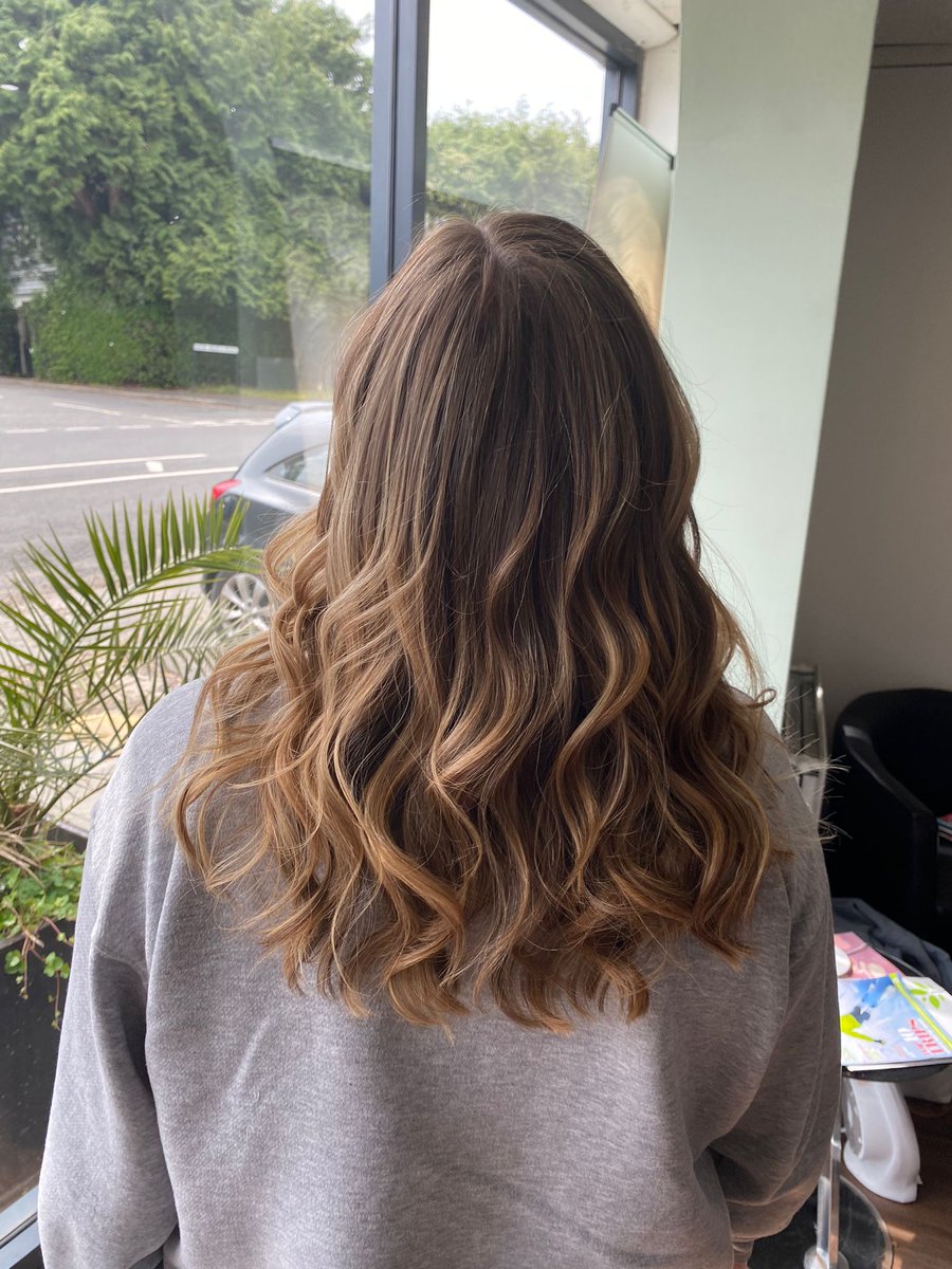 hairbyrheannon's tweet image. My beautiful client had a half head of balayage, half a halo of face framing and baby lights through the parting. We were both delighted with the results. #blonde #balayage #creativehair #softblonde #faceframing