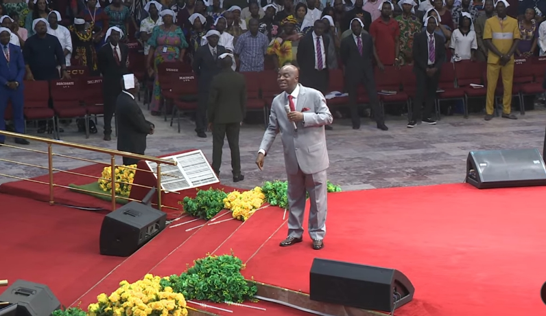 LFCGoshen's tweet photo. "Between now and the next Liberation Service, a new you has emerge. There shall be sound of joy in your quarters. Whatever you refuse to be afraid of will be afraid of you. I curse the root of fear to dry off in your life."~Bishop David Oyedepo
#LiberationService https://t.co/vgw9wSaxMR