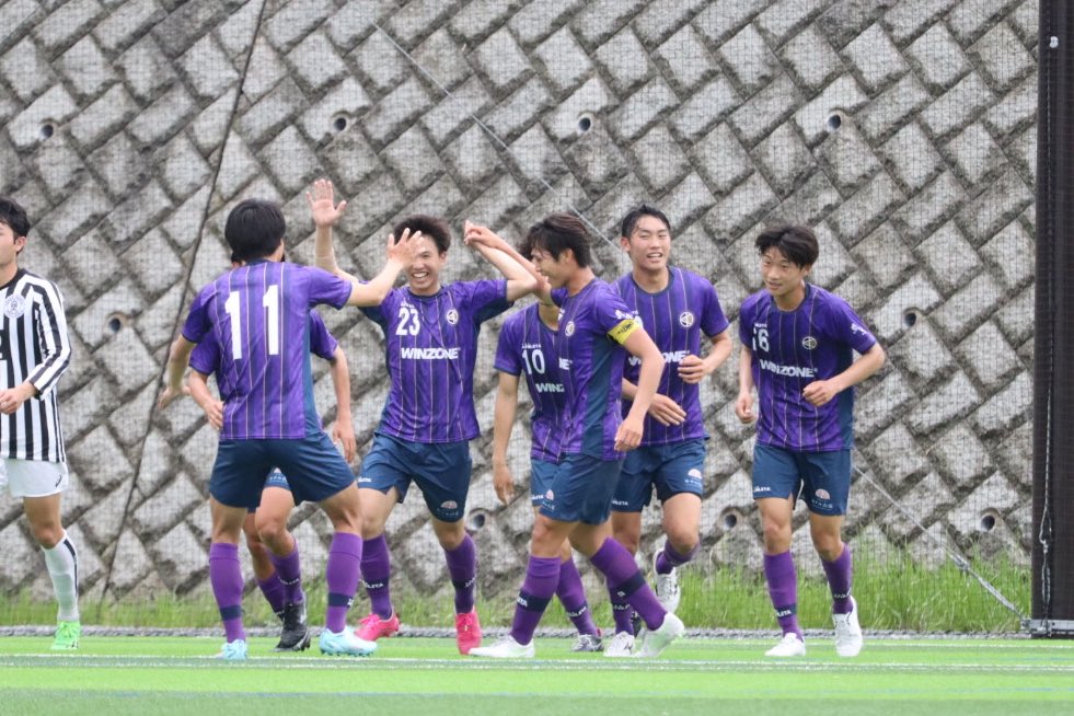 2016ktfc's tweet photo. 2023/04/30
関西学生リーグ2部 前期 第4節
vs 大阪商業大学
1st 0-0
2nd 1-0
Total 1-0

応援ありがとうございました🙇🏻‍♀️
足元が悪い中スタジアムまでお越しいただきありがとうございました‼︎
暫定1位です✨
次節もホームでの開催です‼︎
是非お越しいただけると嬉しいです🫶

#京都橘大学サッカー部 https://t.co/vFF2BojAkd