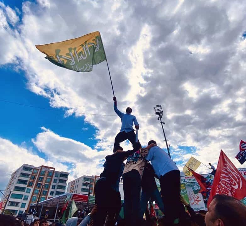 Dün #Diyarbakır... 

Yüzbinlerin katıldığı Mevlidi Nebi etkinliğinden kareler...

#EnGüzelÖrnekHzMuhammedSav 
Anam Babam sana feda olsun Ey Hz. Muhammed (s.a.v)